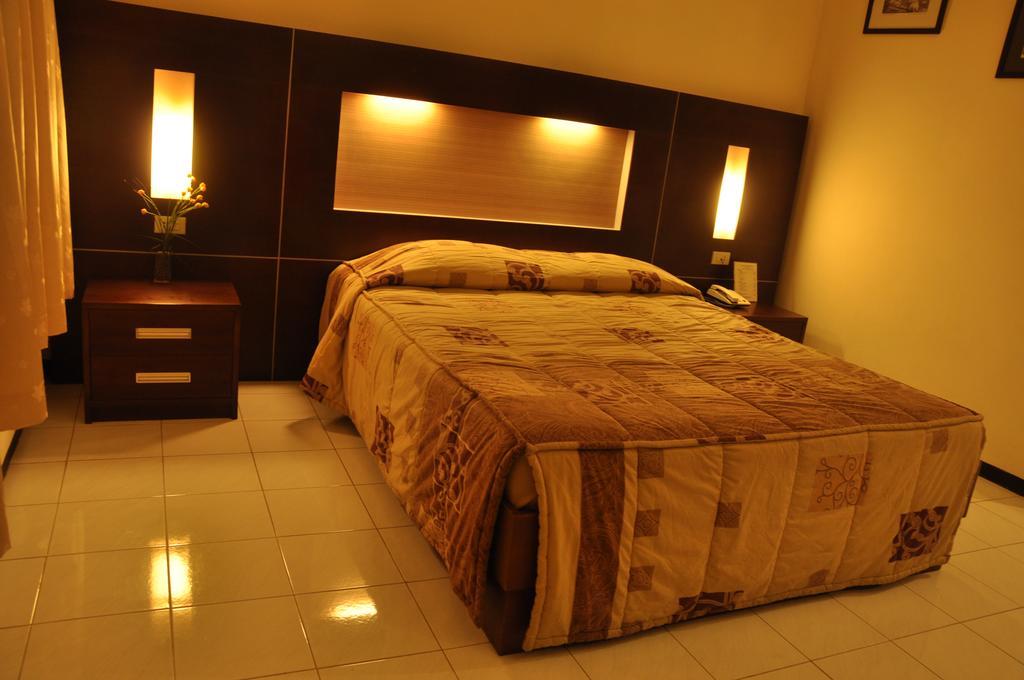 Hotel Wisanti Γιογκιακάρτα Εξωτερικό φωτογραφία